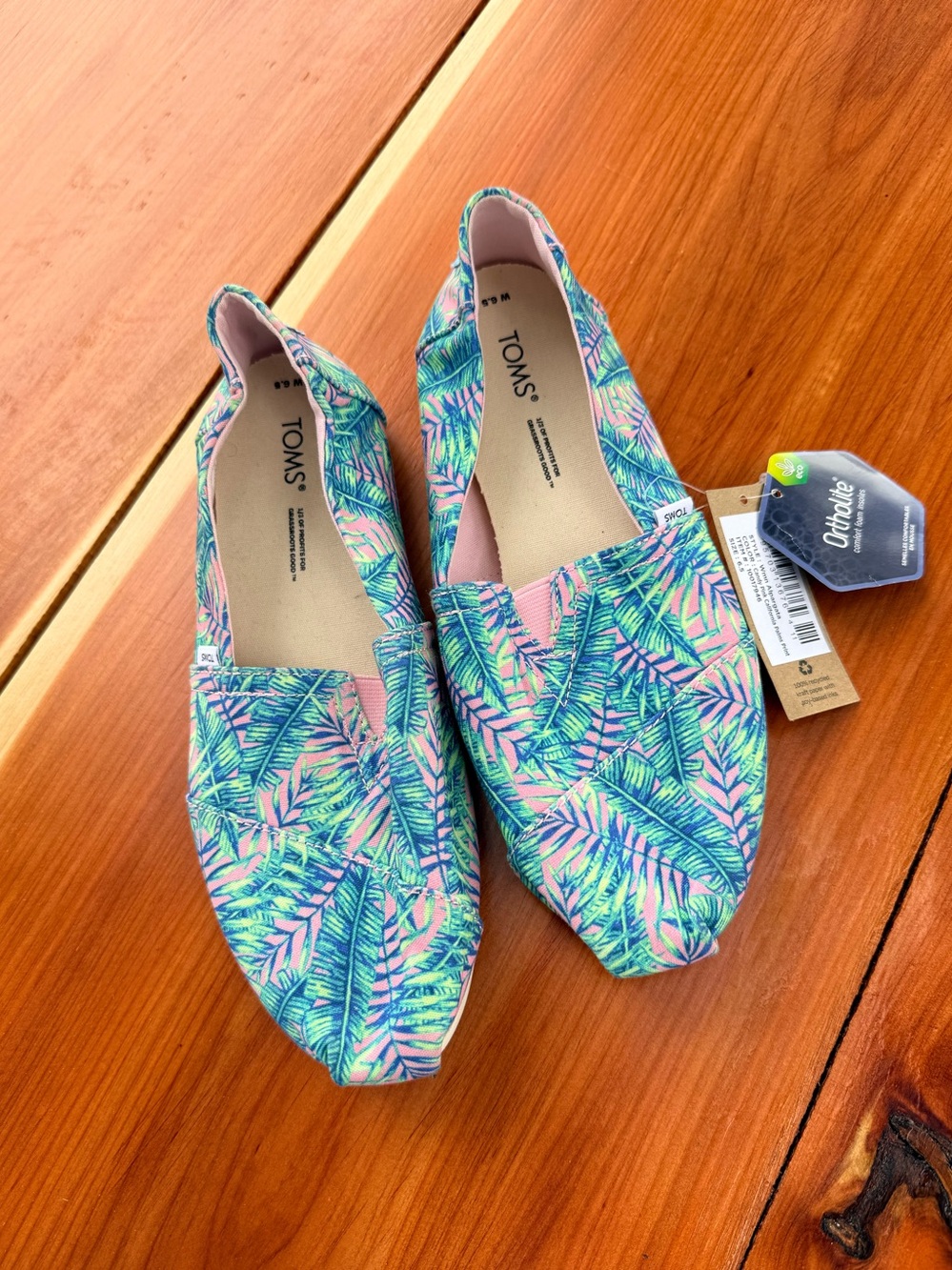 TOMS Women’s Alpargata Slip-On Shoes “Pink Palm” Tropical Leaf Print NWT 6.5